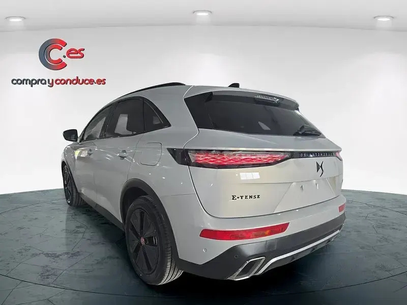 Usado DS Automobiles DS7 Crossback Performance 225 CV (165 kW) 2024 Gris / plata SUV