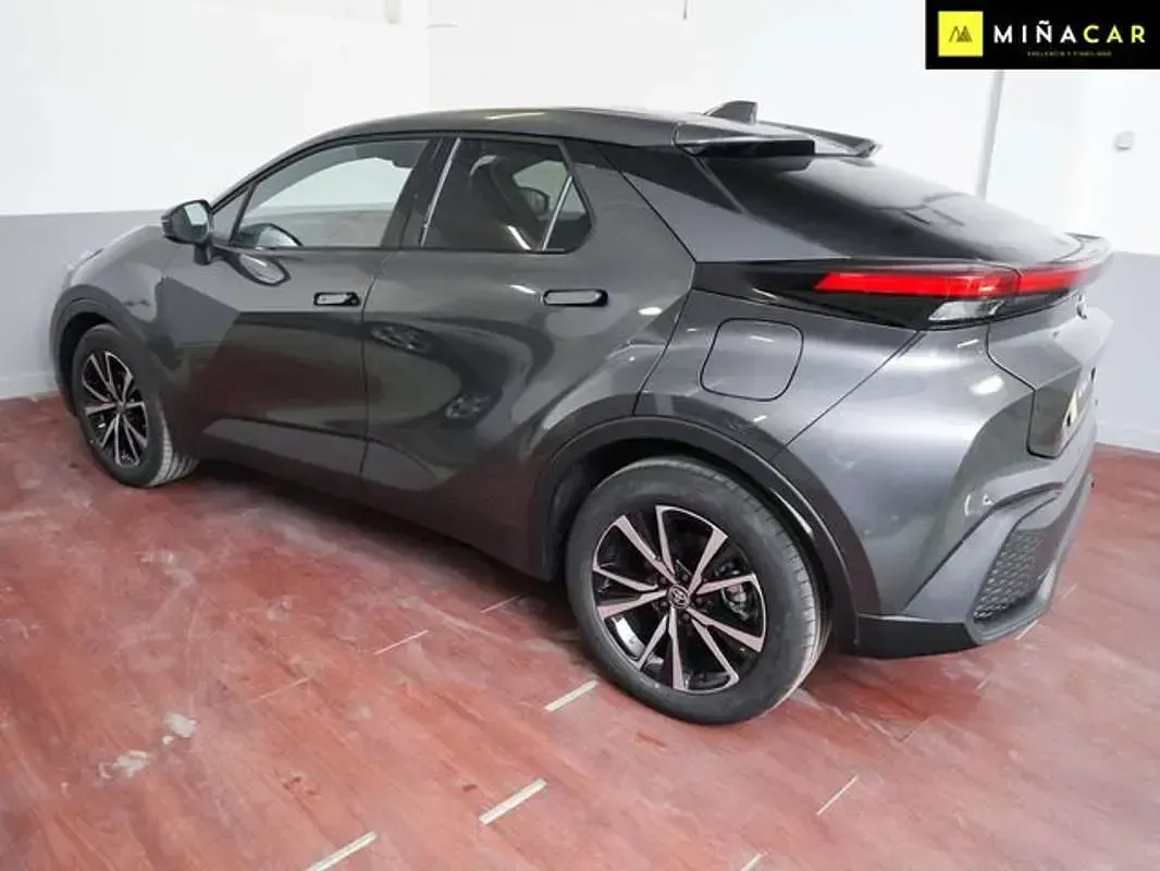 Usado Toyota C-HR Advance 140 CV (102 kW) 2025 Gris SUV