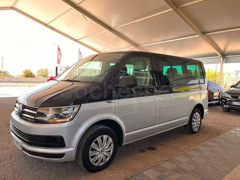 Usado VW Caravelle 150 CV (110 kW) 2017 Gris / plata Van