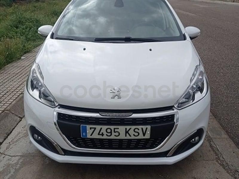 Usado Peugeot 208 Signature Sky 82 CV (60 kW) 2019 Blanco Utilitario