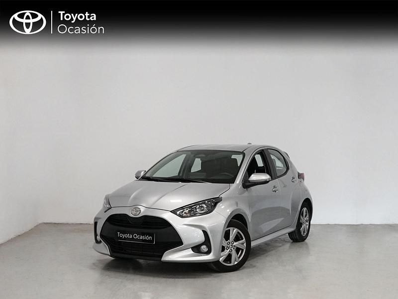 Usado Toyota Yaris Hybrid Active 116 CV (85 kW) 2025 Gris Berlina