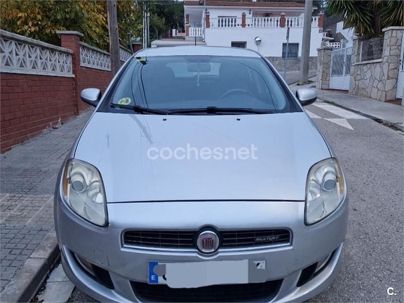 Usado Fiat Bravo Dynamic 120 CV (88 kW) 2008 Gris / plata Utilitario