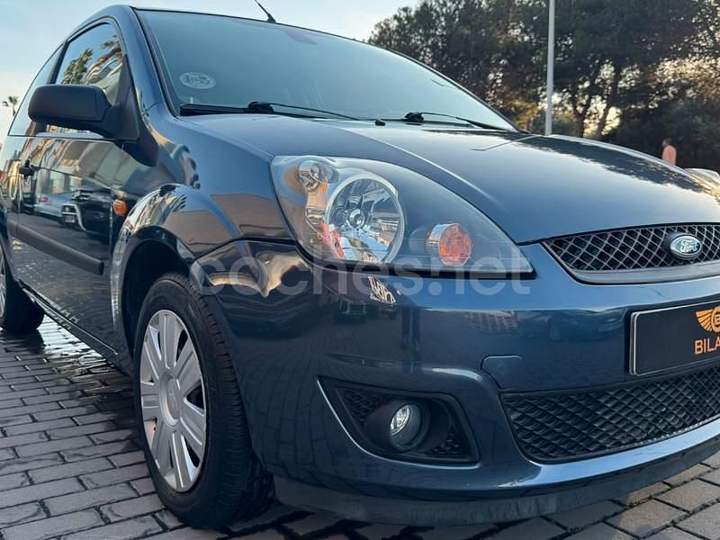 Azul Usado 2007 Ford Fiesta Ambiente Berlina | 2690 € (Precio justo) - Imagen 1/4
