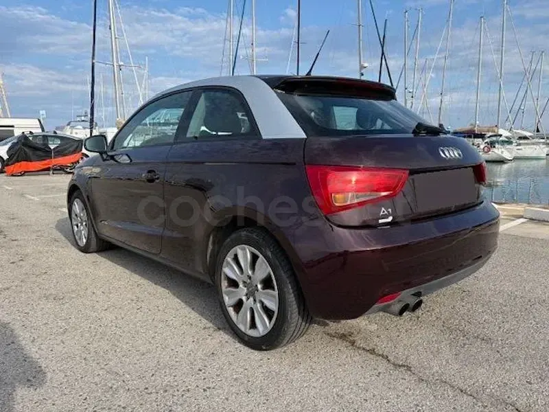 Usado Audi A1 Ambition 122 CV (89 kW) 2010 Violeta / lila Utilitario