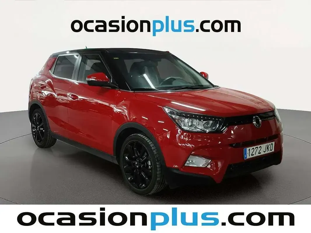 Usado SsangYong Tivoli Limited 128 CV (94 kW) 2015 Rojo SUV