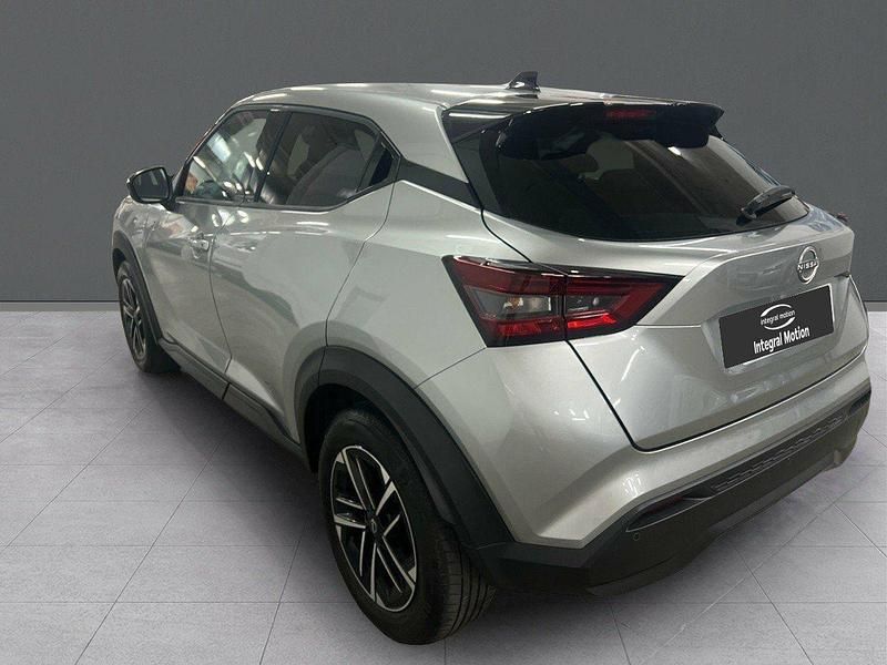 Usado Nissan Juke N-Connecta 114 CV (83 kW) 2024 Plata metalizado SUV