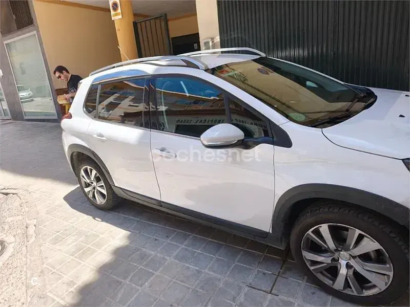 Usado Peugeot 2008 Allure 110 CV (80 kW) 2019 Blanco SUV