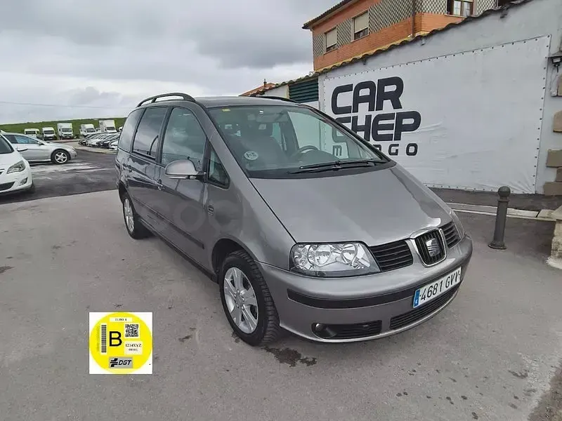 Usado Seat Alhambra Style 140 CV (102 kW) 2010 Gris / plata Monovolumen