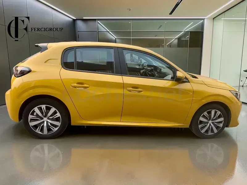 Usado Peugeot 208 Active 100 CV (73 kW) 2020 Amarillo Utilitario