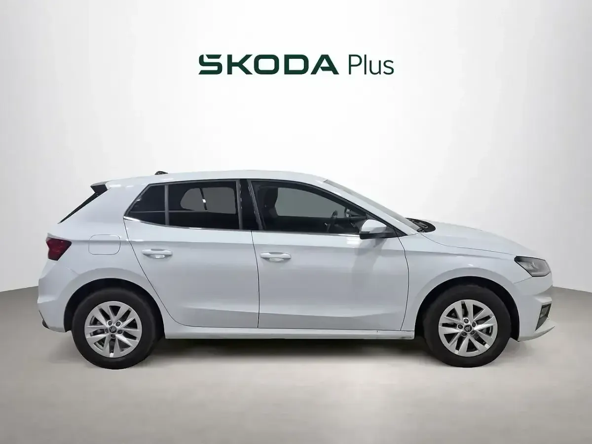 Usado Skoda Fabia Selection 80 CV (58 kW) 2024 Blanco Utilitario