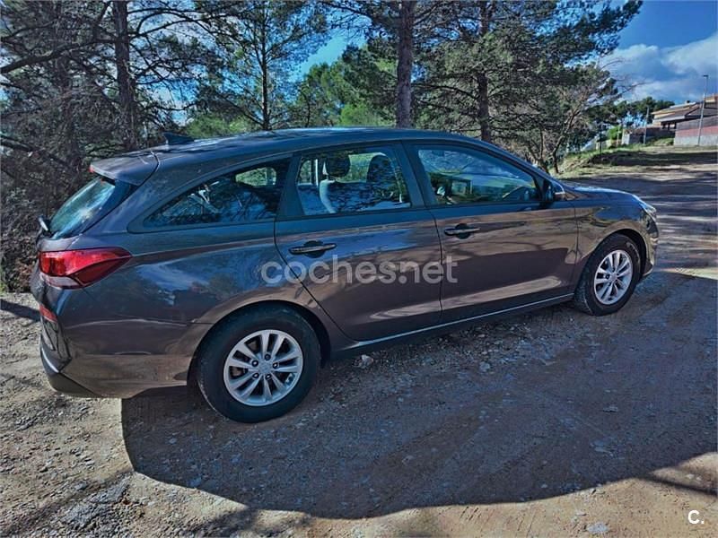 Usado Hyundai i30 110 CV (80 kW) 2017 Gris / plata Familiar