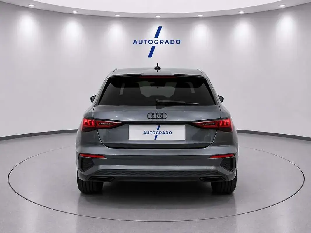 Usado Audi A3 Sportback Ambiente 150 CV (110 kW) 2022 Gris Utilitario