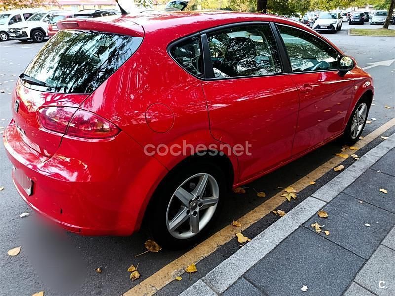 Usado Seat Leon Copa 90 CV (66 kW) 2011 Rojo Berlina