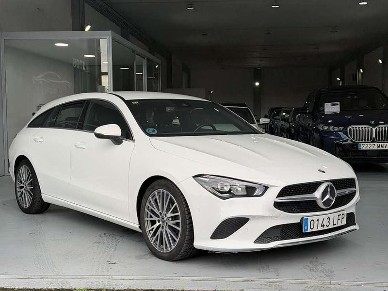 Usado Mercedes CLA200 Shooting Brake 150 CV (110 kW) 2020 Blanco Familiar