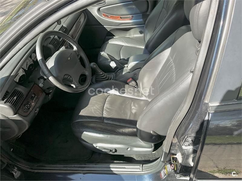 Usado Chrysler Sebring 140 CV (102 kW) 2001 Negro Berlina