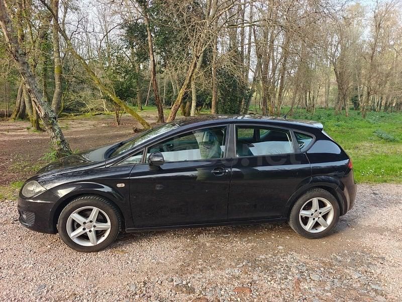 Usado Seat Leon Style 105 CV (77 kW) 2010 Negro Utilitario
