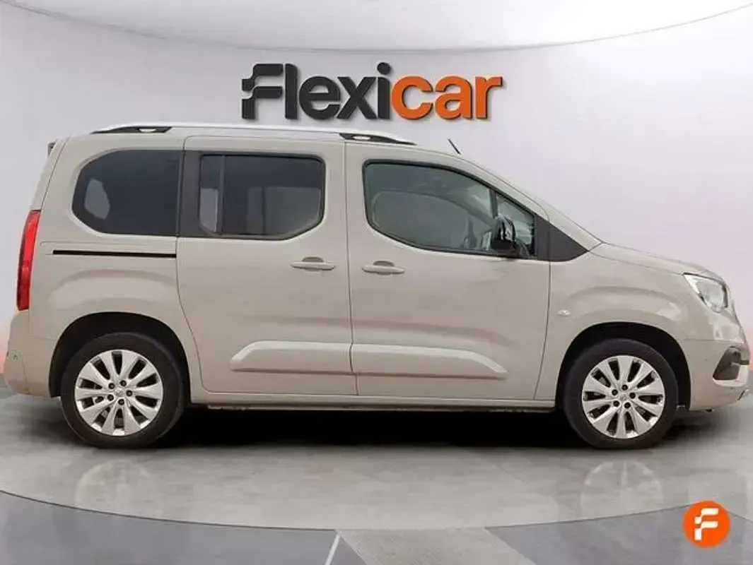 Usado Opel Combo Life Elegance 131 HP (96 kW) 2022 Cinzento Monovolume
