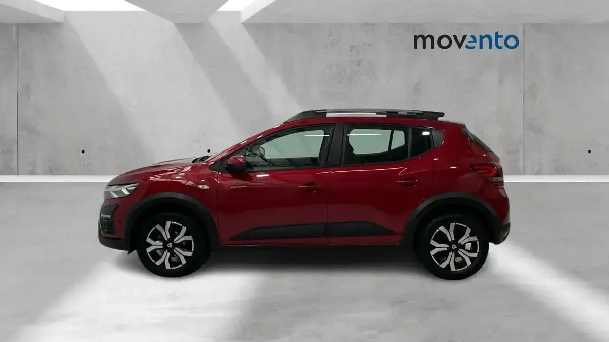 Usado Dacia Sandero Expression 101 CV (74 kW) 2023 Rojo Berlina