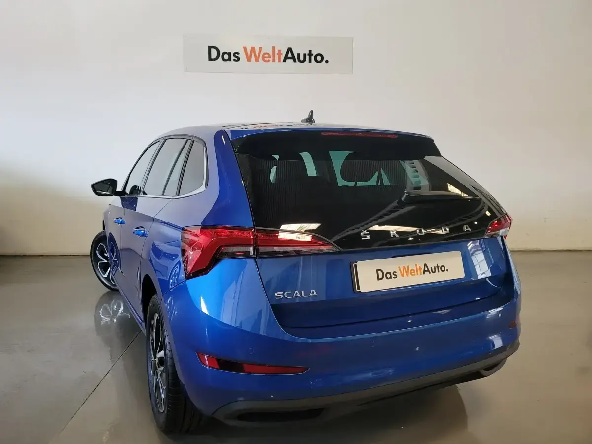 Usado Skoda Scala Ambition 150 CV (110 kW) 2023 Azul Utilitario