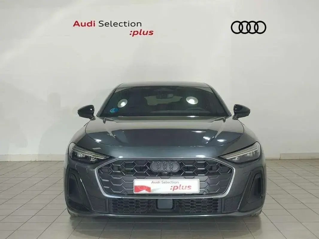 Usado Audi A5 204 CV (150 kW) 2025 Gris Berlina