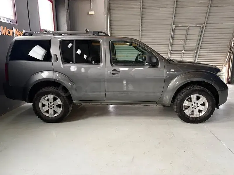 Usado Nissan Pathfinder 171 CV (125 kW) 2007 Verde SUV