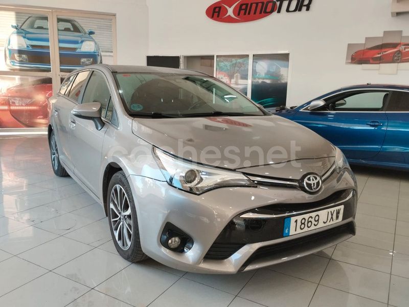 Gris / plata Usado 2017 Toyota Avensis Business Edition Familiar | 9499 € (Super precio) - Imagen 1/4