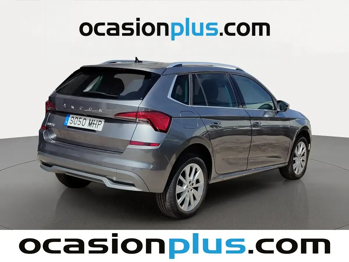 Usado Skoda Kamiq Ambition 110 CV (80 kW) 2023 Gris SUV