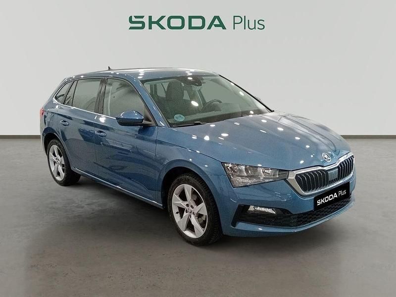 Usado Skoda Scala Ambition 115 CV (84 kW) 2021 Azul Utilitario