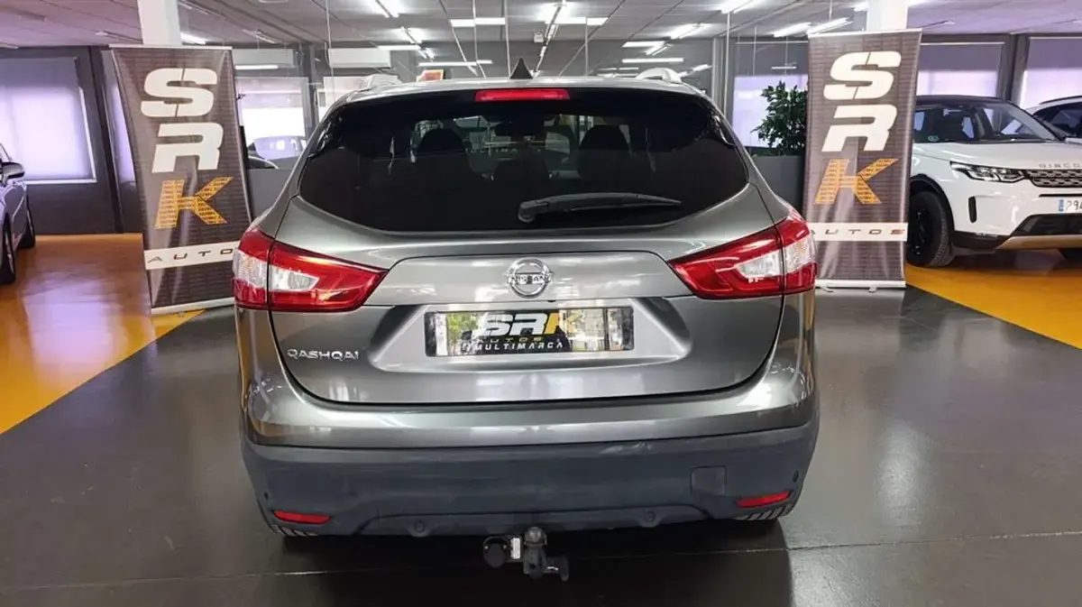 Usado Nissan Qashqai N-Connecta 110 CV (80 kW) 2017 Gris SUV