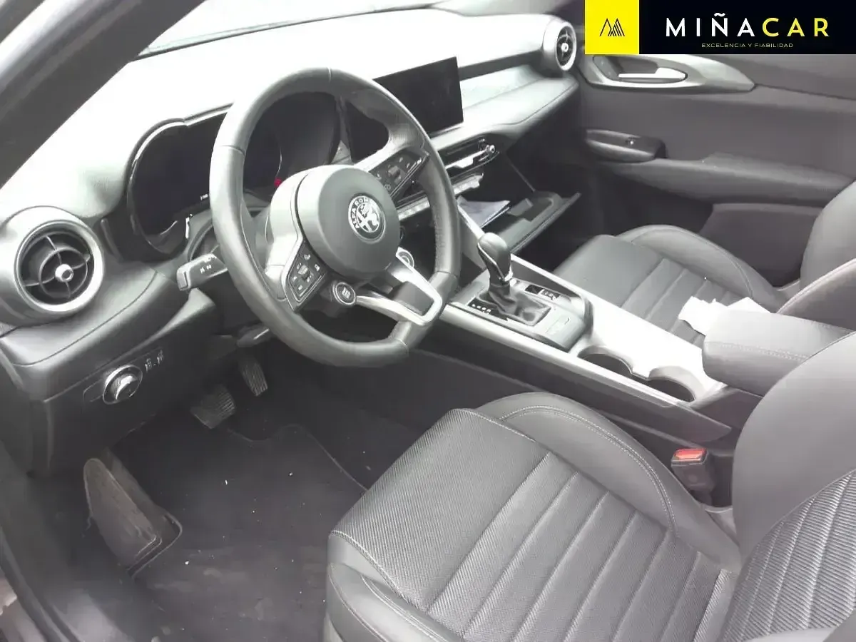 Usado Alfa Romeo Tonale Sprint 130 CV (95 kW) 2023 Gris SUV
