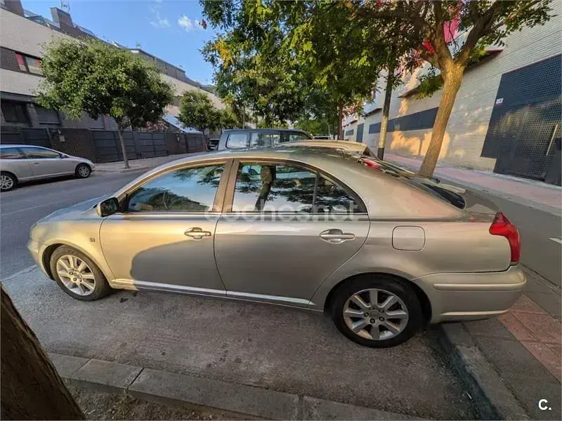 Usado Toyota Avensis Executive 150 CV (110 kW) 2006 Gris / plata Berlina
