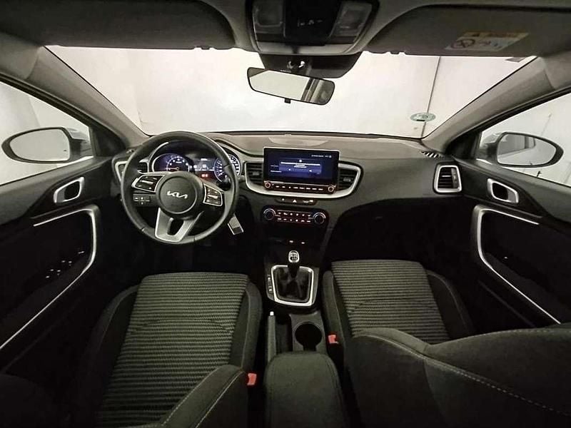 Usado Kia XCeed 101 CV (74 kW) 2025 Blanco SUV