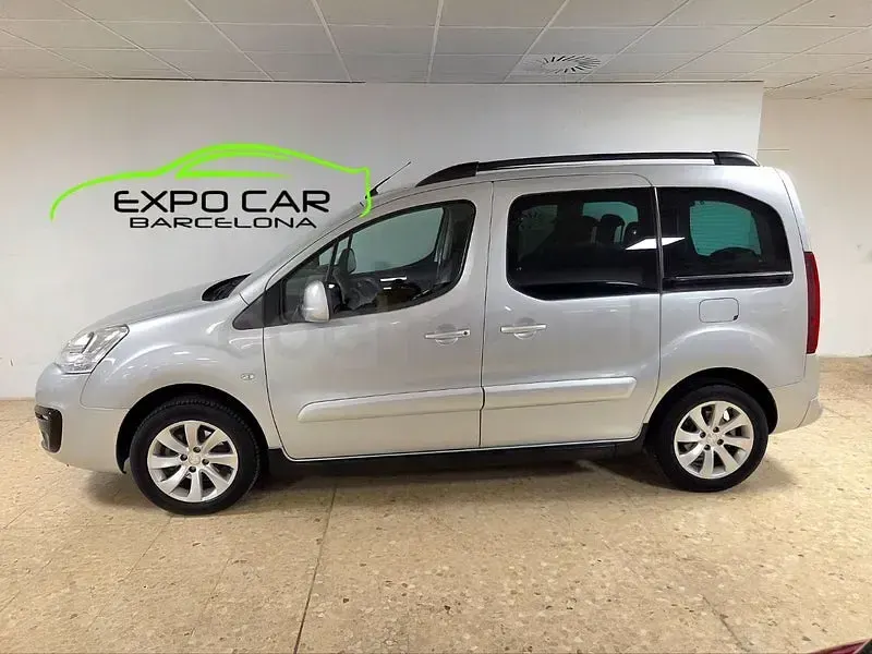 Usado Peugeot Partner Tepee Outdoor 100 CV (73 kW) 2016 Gris / plata Monovolumen