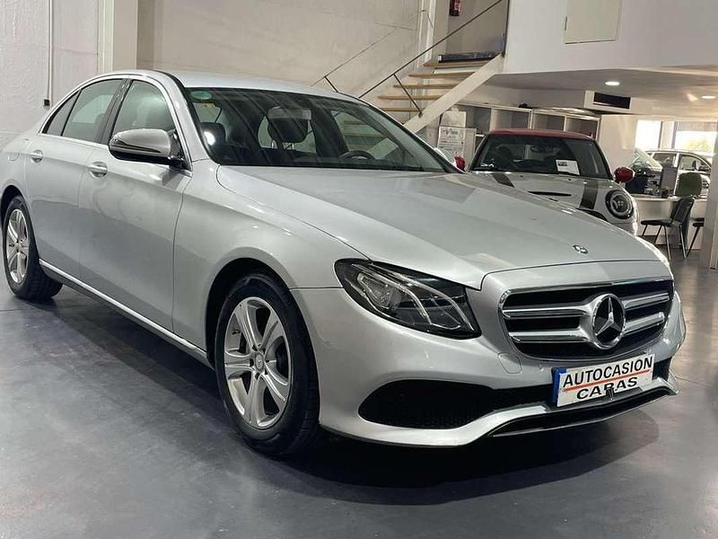 Usado Mercedes E220 Elegance 170 CV (125 kW) 2016 Gris / plata Berlina