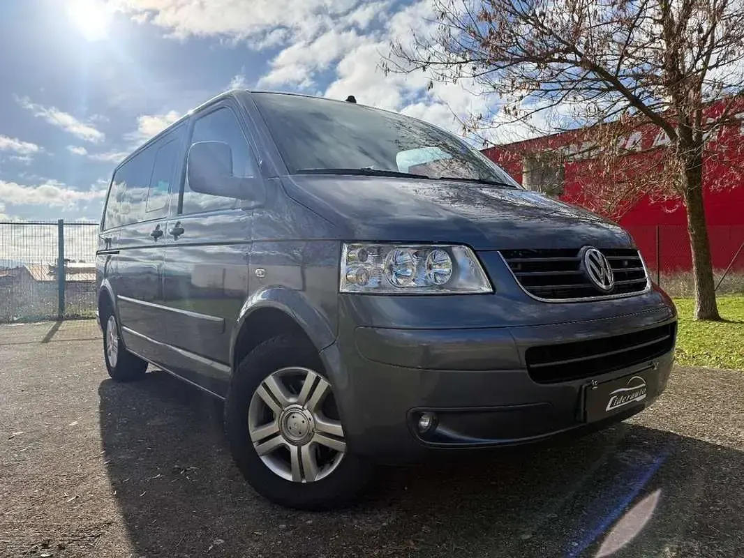 Usado VW Multivan Highline 174 CV (127 kW) 2006 Gris Monovolumen