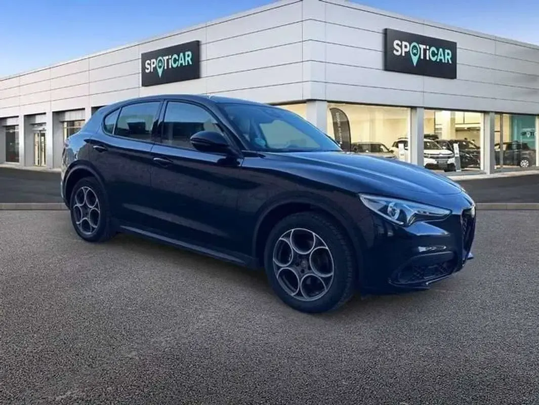 Usado Alfa Romeo Stelvio Sprint 190 CV (139 kW) 2020 Negro SUV