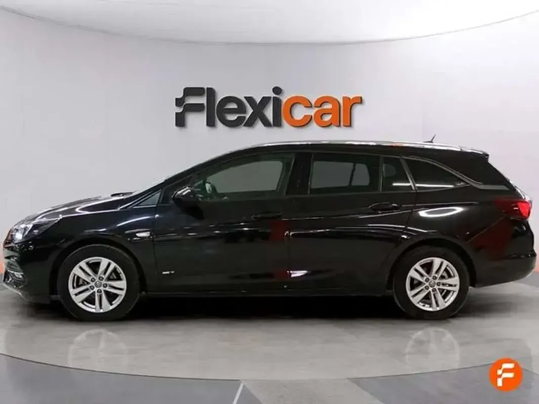 Usado Opel Astra Ultimate 145 CV (106 kW) 2021 Negro Familiar