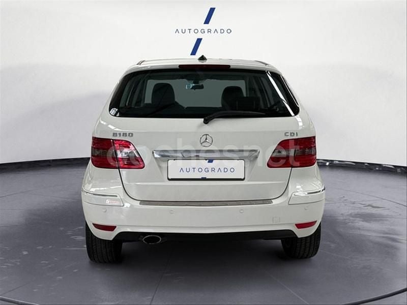 Usado Mercedes B180 109 CV (80 kW) 2010 Blanco Monovolumen