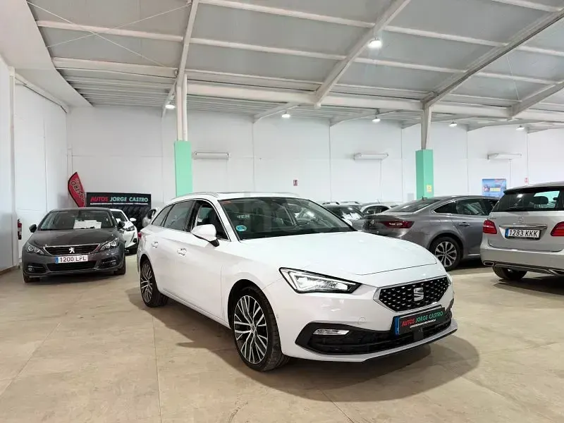 Usado Seat Leon XCELLENCE 150 CV (110 kW) 2021 Blanco Familiar
