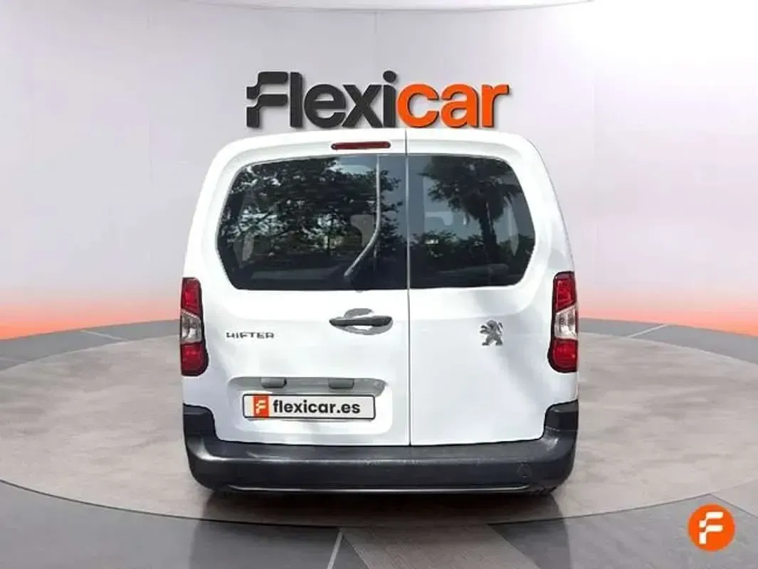 Usado Peugeot Rifter Allure 100 CV (73 kW) 2022 Blanco Monovolumen