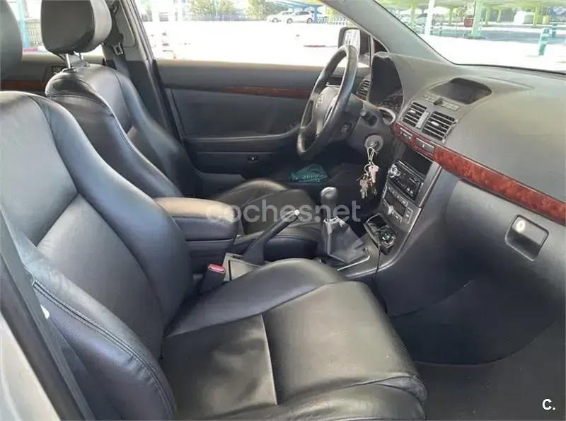 Usado Toyota Avensis Executive 147 CV (108 kW) 2006 Beige Berlina