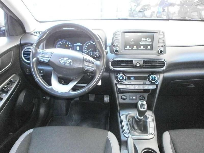 Usado Hyundai Kona 120 CV (88 kW) 2019 Gris / plata SUV