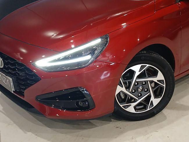 Usado Hyundai i30 96 CV (70 kW) 2024 Rojo