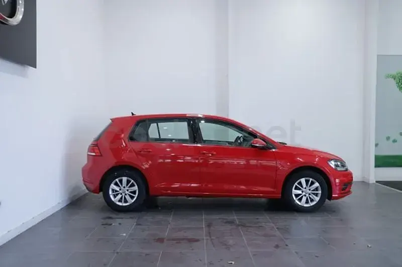 Usado VW Golf VII Edition 115 CV (84 kW) 2020 Rojo Berlina