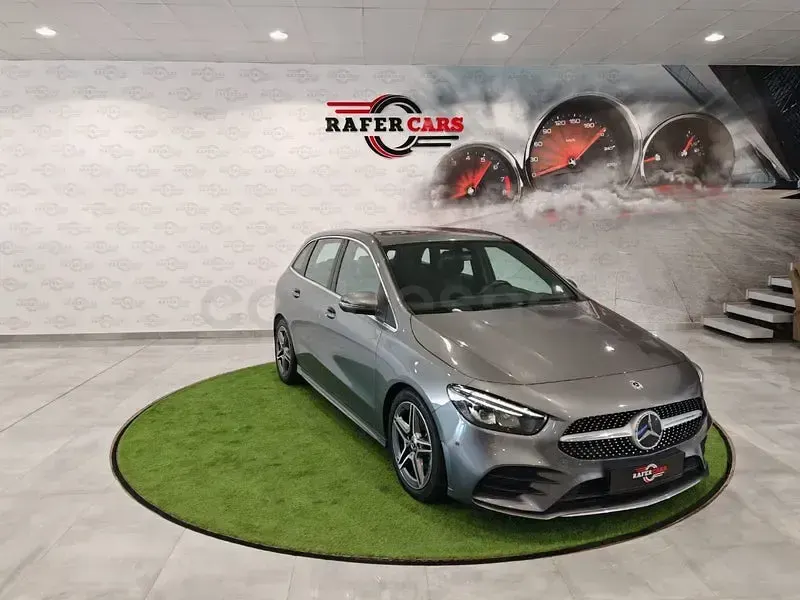 Usado Mercedes B200 150 CV (110 kW) 2019 Gris / plata Utilitario