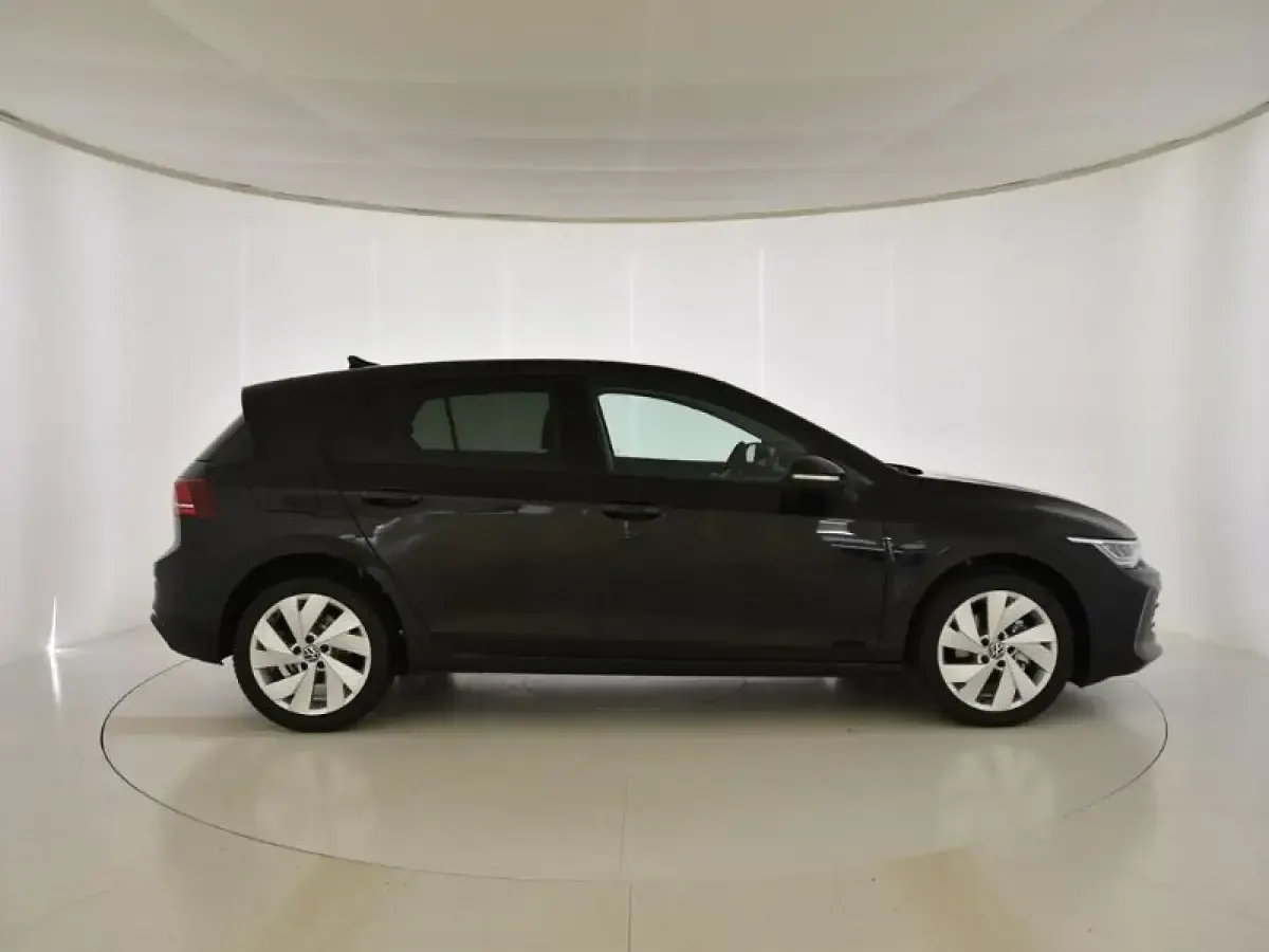 Usado VW Golf VIII 115 CV (84 kW) 2025 Negro