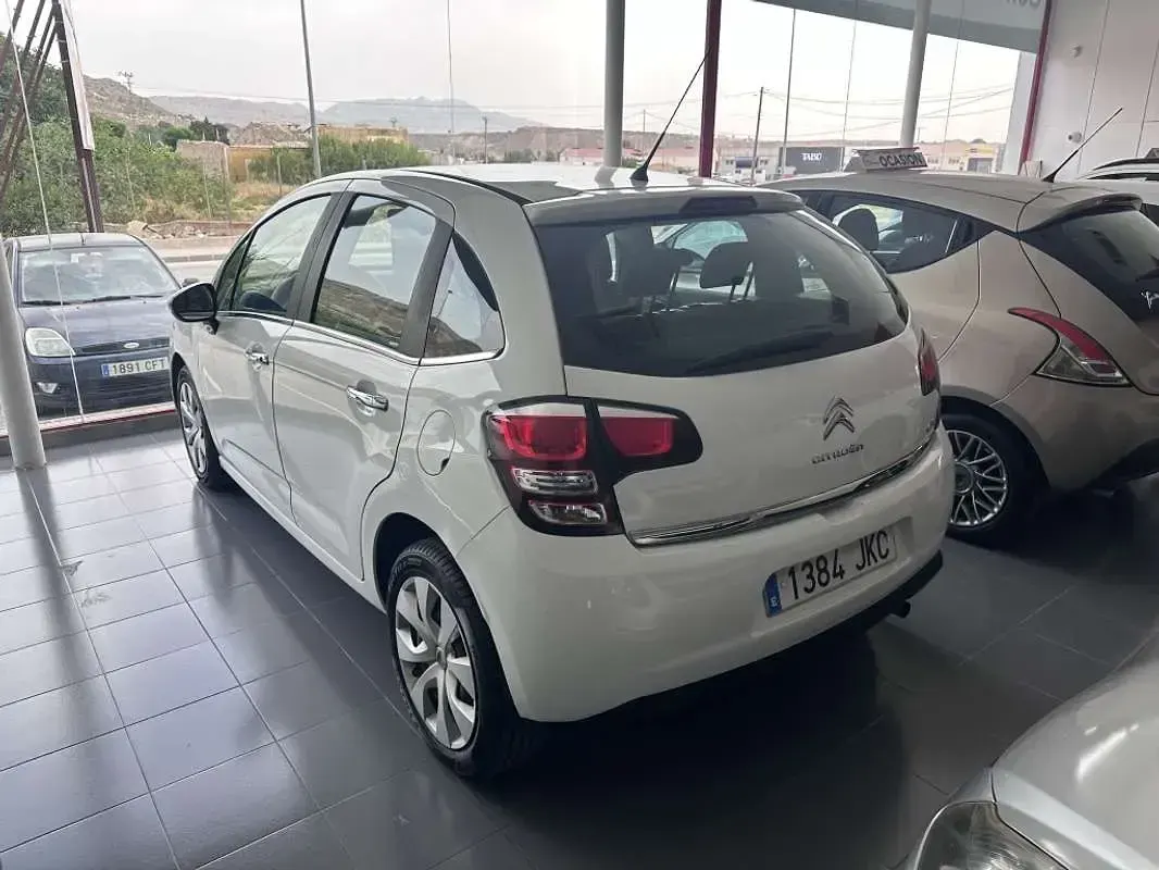 Usado Citroën C3 Feel 82 CV (60 kW) 2015 Blanco Utilitario