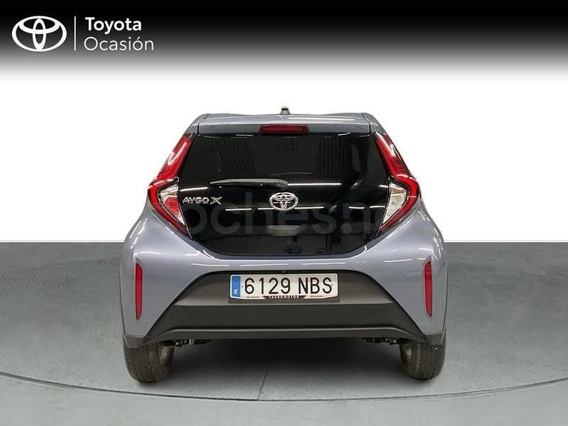 Usado Toyota Aygo X Play 72 CV (52 kW) 2025 Gris / plata SUV