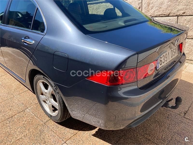 Gris / plata Usado 2005 Honda Accord Executive Berlina | 4500 € (Caro) - Imagen 1/4