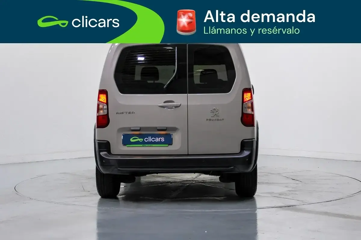 Usado Peugeot Rifter Active 100 CV (73 kW) 2019 Gris / plata Monovolumen